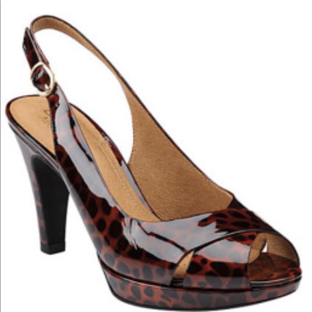 Clark’s brand heel, size 8.